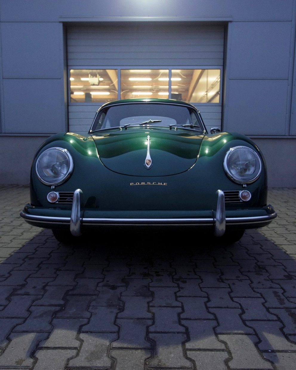 Grüner Porsche 356A von vorne