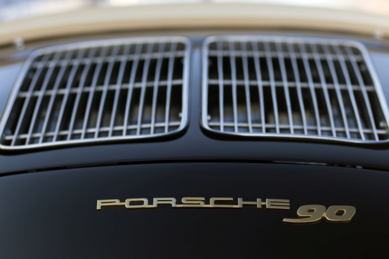Motorhaube eines Porsche 356B Cabrio