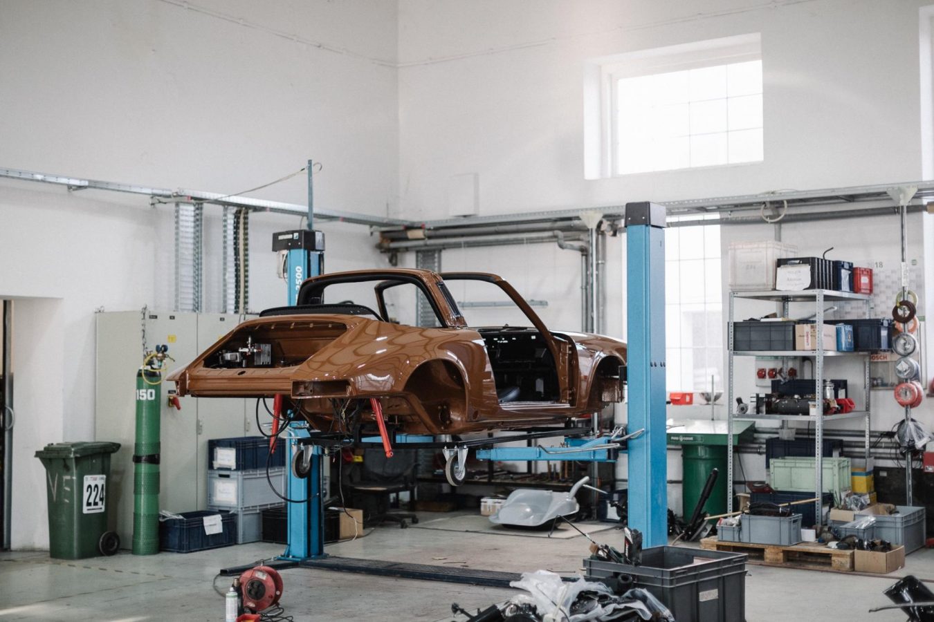 Porsche 911S Targa Karosserie während Restaurierung