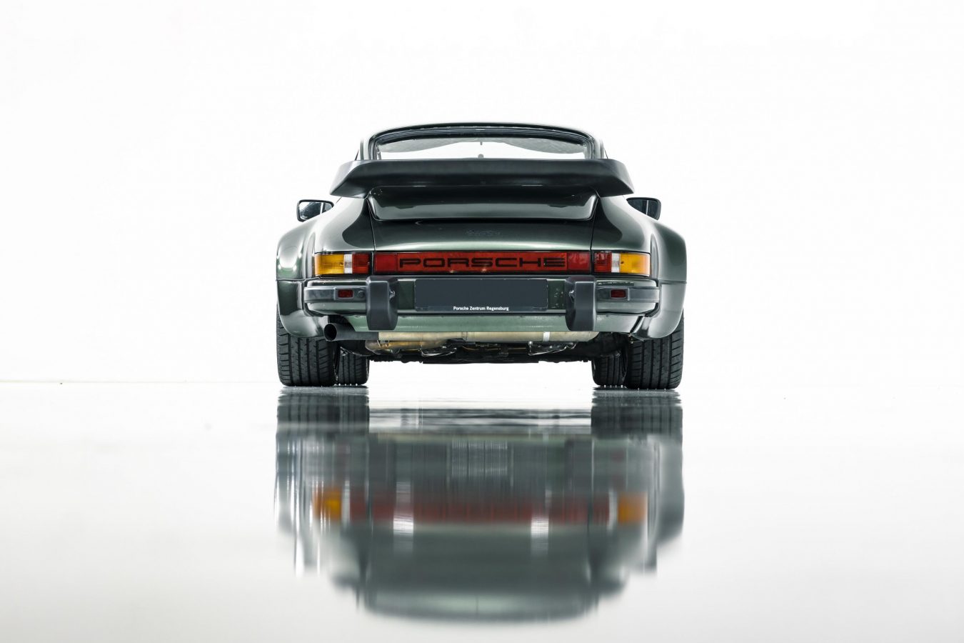 Porsche 911 Turbo Coupé 24